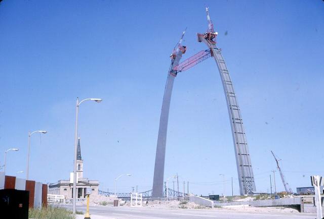 Gateway Arch — 3